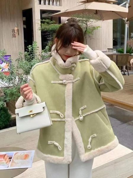 Jaqueta de lã de cordeiro verde de pele feminina inverno quente grosso casaco falso estilo chinês pérola nó botão feminino casual outwears