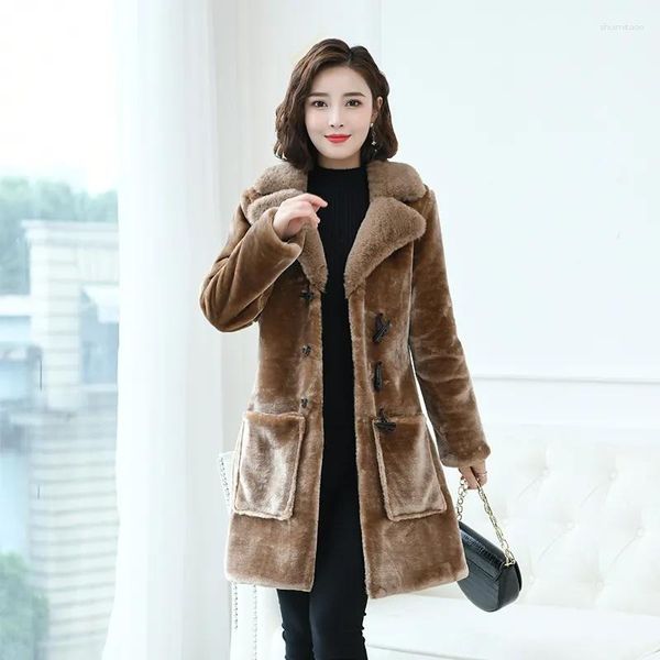 Женская меховая дубленка женская средней длины с искусственным воротником, зима 2023, тонкая корейская куртка с воротником из волос