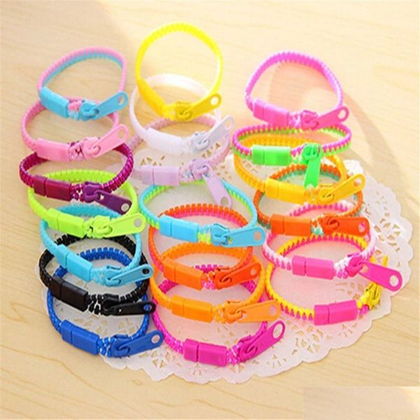 Giocattolo di decompressione Bracciale con cerniera luminosa Braccialetti Cerniera in metallo Arcobaleno Fidget Giocattoli Gioielli per bambini Regalo Polsino colorato Studenti Fashioin B Dheit