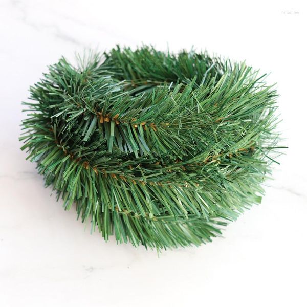 Fiori decorativi 5 m Ghirlanda di aghi di pino artificiale Rattan PVC Pianta verde per Natale Appeso a parete Decorazione domestica per feste di matrimonio