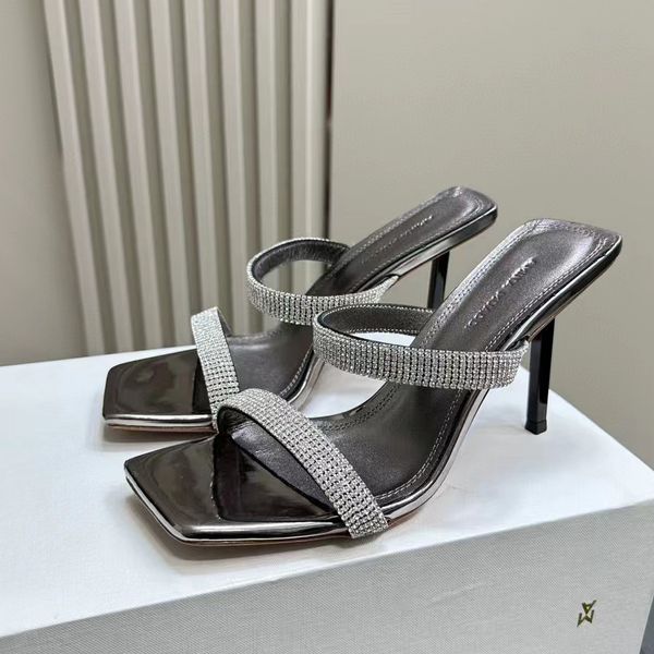 Amina Muaddi Designer Teli Women Women Muadi Scarpe ad alto lussuoso sandali di moda Luxo pantofole alla caviglia Decorazione di strass decorazione quadrata di punta quadrata per banchetti casual scarpa da banchetto