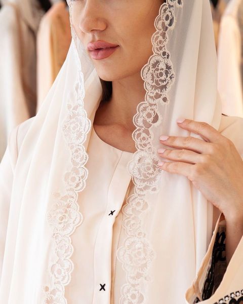 Scialli alla moda pizzo ricamato Hijab increspato sciarpa di raso di seta scialle musulmano pianura morbido turbante avvolge la testa fascia Foulard matrimonio Hijab 230922