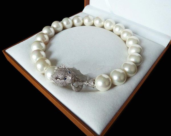 Collana girocollo dal design naturale, da 18'', 16 mm, conchiglia bianca, perle intarsiate, zirconi, testa di leopardo, collana di LUSSO