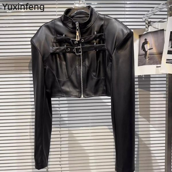 Giacca in pelle Yuxinfeng da donna Donna Nera Autunno 2023 Punk Fibbia Fasciatura Lavaggio PU Cappotto corto Bianco Biker Moto Capispalla