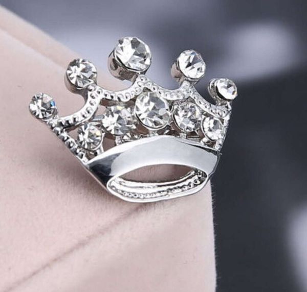 Pins Broschen Heißer Verkauf Silber Ton Klarem Kristall Kleine Krone Pin Brosche B015 Sehr Nette Legierung Frauen Kragen Pins Hochzeit Braut schmuck Zubehör Geschenk1