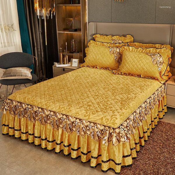 Saia de cama de luxo estilo saia colcha de inverno no algodão acolchoado grosso estilo europeu capa de colchão de renda dourada