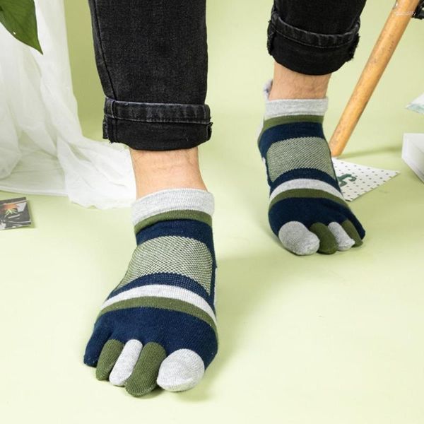 Erkek çoraplara dayanıklı anti-bakteriyel parlak renk dokuma ter emilimi patchwork çizgili beş parmak kısa tüp