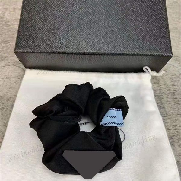 Imitação de seda faixas de cabelo triângulo emblema borracha simples casual preto cabelos laços das mulheres cor sólida headdress340a