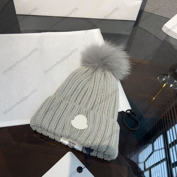 Beanie chapéu de inverno designer monclar chapéu masculino outono e inverno estilo britânico chapéus de lã masculinos e femininos com bolas de pele luxo gorro italiano chapéus para homens
