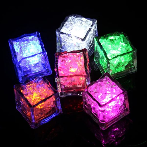 Cubi di ghiaccio a LED Luci notturne luminose Cambiamento di colore Modificabile Novità Illuminazione Palla per feste Luce flash Neon luminoso Festival di nozze 12 LL