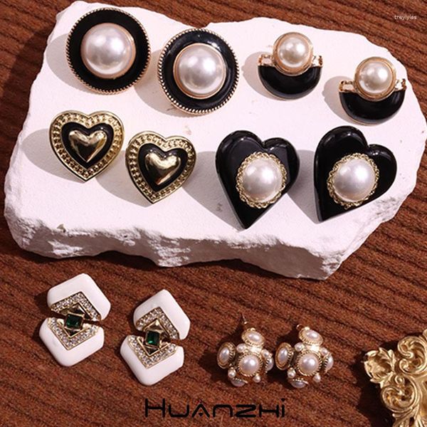 Pendientes de tuerca esmaltados en negro, Perla de corazón de Metal para mujer y niña, joyería Vintage elegante para otoño e invierno, regalo HUANZI 2023