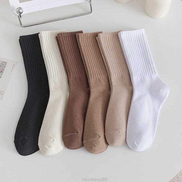 Носки Чулочно-носочные изделия Черно-белые женские носки Осень-зима Средний носок-труба Корейский японский Ins Trend Хлопок Кофе Ретро Дизайнерские носки для студентов Y2211
