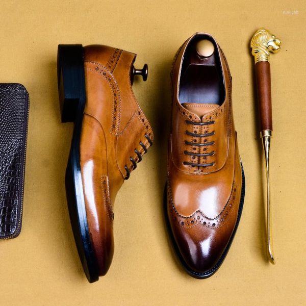 Sapatos de vestido estilo britânico esculpido brock homens escritório de alta qualidade couro genuíno homens brogue macio mocassins artesanais