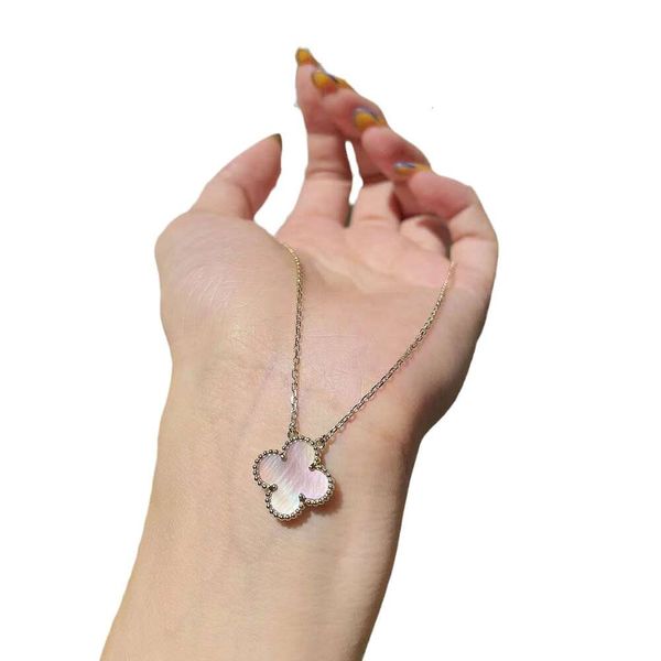 Collana Van-Clef Arpes Designer Lusso Moda Donna Quattro foglie Erba Polvere naturale Fritillaria Collana Semplice V Oro Placcatura spessa Oro rosa 18 carati