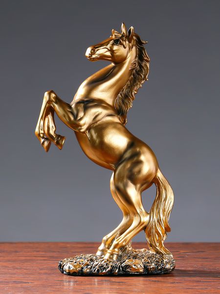 Oggetti decorativi Figurine Stile europeo Casa Resina Vittoria Statua del cavallo Soggiorno Gabinetto Decorazione del desktop per ufficio Figurine di animali 230926