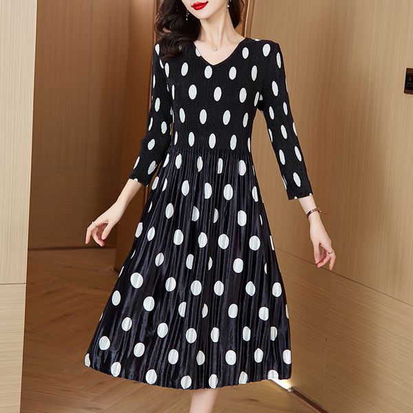 Altın Velvet Polka Dot Pileli Elbise Kadın Tasarımcı Uzun Kol V Yez İnce Fit Şık Siyah Doğum Günü Midi Elbiseler 2023 Sonbahar Kış Zarif Tatil Partisi Frocks