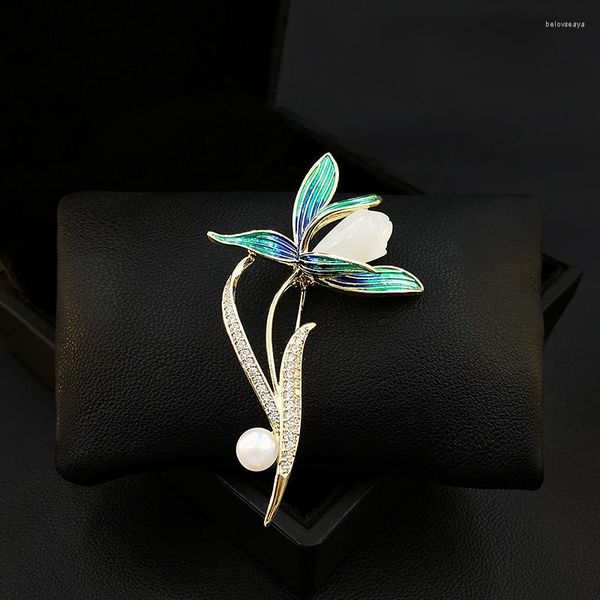 Broschen, einzigartiges Design, Magnolien-Blumen-Brosche, luxuriöse Damen-Anzug-Ausschnitt, Emaille-Pin, feste Kleidung, Dekoration, Ornament, Perlenschmuck, 5088