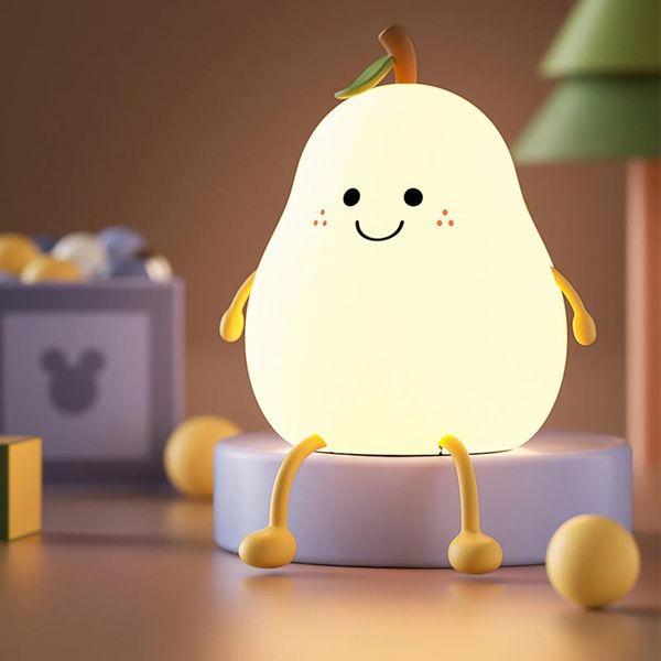 Интеллектуальные игрушки Kawaii Pear Night Light с сенсорным датчиком на ножках Портативная светодиодная силиконовая лампа Детский декор для малышей Подарок на Рождество 230928