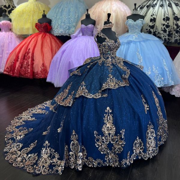 Abito stile Quinceanera in pizzo con applicazioni dorate da principessa blu navy per abito da quinceanera in pizzo con spalle scoperte, corsetto floreale dorato, abiti da 15