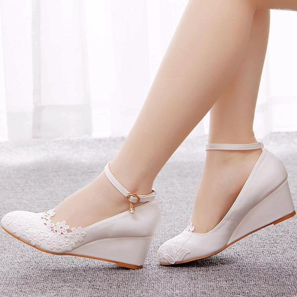 Kurze Pediküre 5 cm Sandalen Slim High Heels Frauen Keile lässig flach geschnittene Schnalle Rundkopf Single Schuhbraut 7475