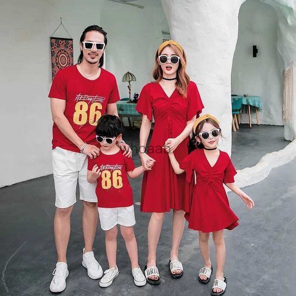 Abiti coordinati per la famiglia Madre Bambini Set di abbigliamento per la famiglia Figlia Padre Abiti T-shirt Abiti per la famiglia Abiti genitore-figlio Set di abbigliamento rosso estivo YQ230928