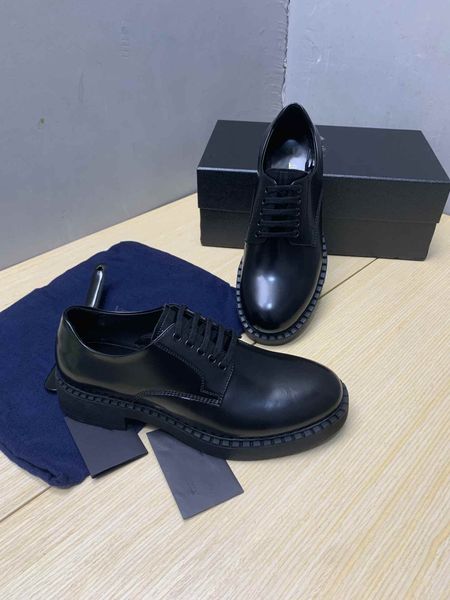 23 klassische Herren-Lederschuhe: Hochwertige, elegante Perlenschuhe, mittelhelles Leder, formelle Herren-Lederschuhe