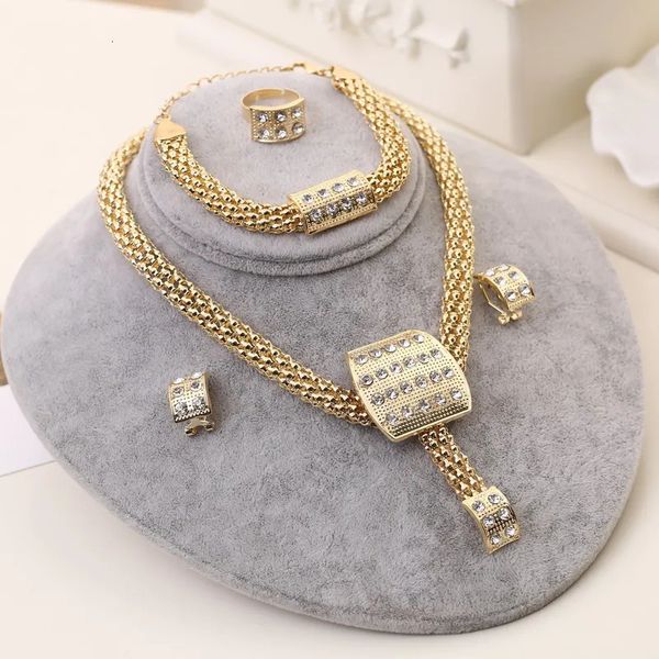 Set di gioielli da sposa Nigeria per le donne Perline africane Dubai Placcato oro Set di gioielli di moda da sposa da sposa Accessori 230928