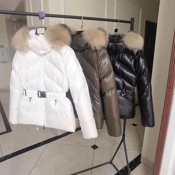 Parka da donna in piumino di lusso con collo in vera pelliccia Piumino lucido per donna Piumino invernale in piumino d'anatra bianco con cappuccio spesso con cintura ZN177 230927