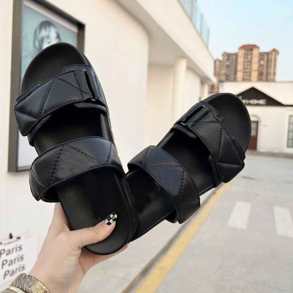 3-- Yüksek Kaliteli Cowhide Sandal Şeker Renk Düzleri Ayakkabı Kadın Eğlence Tasarımcısı Açık Lüks Slipper Kadınlar Düz Alt Konforlu Kum Plaj Sandalet