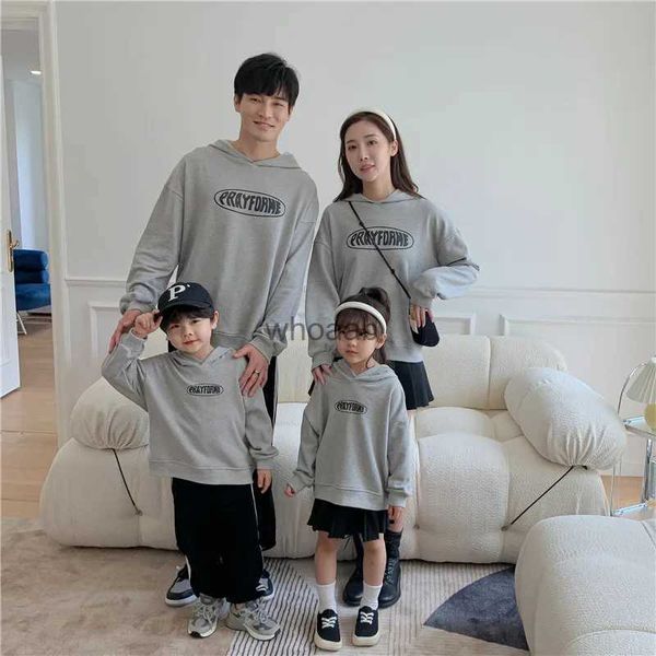 Abiti coordinati per la famiglia Inverno Autunno Moda Coppia genitore-figlio Look Set di abbigliamento per la famiglia Madre figlia Abito coordinato Papà e figlio Felpe con cappuccio Felpa YQ230928