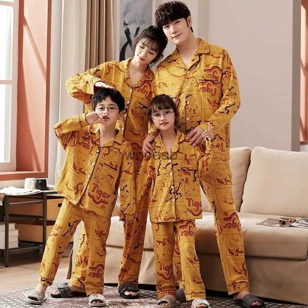 Abiti coordinati per la famiglia 2022 Natale Famiglia Pigiama Abiti Abbigliamento da notte per bambini Set Primavera Autunno Cotone a maniche lunghe Uomo Donna Casa Abbigliamento genitore-figlio YQ230928