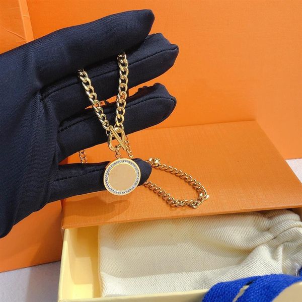 Ожерелье «Любовь» Дизайнерские женские подвески Ретро украшения из бронзы Ожерелья с подвесками-цепочками Модные латунные украшения261i