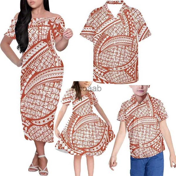 Одинаковые комплекты для всей семьи HYCOOL Оптовая продажа Самоанский племенной принт 4 шт. Семейные комплекты на заказ из полиэстера Полинезийская одежда для родителей и детей с открытыми плечами Оранжевое платье YQ230928