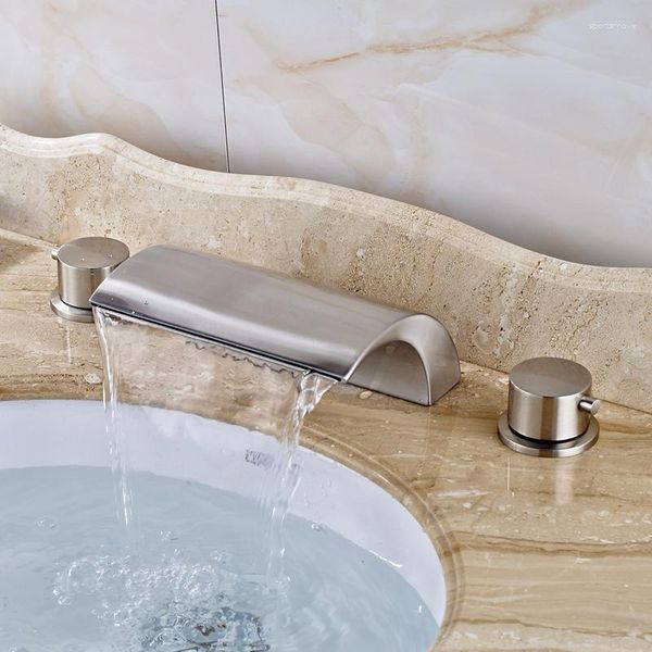 Rubinetti per lavabo da bagno Rubinetto per lavabo a parete a LED con beccuccio a cascata Rubinetto a 3 fori Set ORB Vasca in ottone massiccio