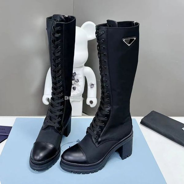 Dreieckige kniehohe Stiefel aus gebürstetem Leder und Nylon mit klobigen Blockabsätzen. Mandelzehen-Schnürstiefeletten mit Reißverschluss. Damen-Luxusdesigner. Stiefel, modische Schuhe, Fabrikschuh, Größe 35–41