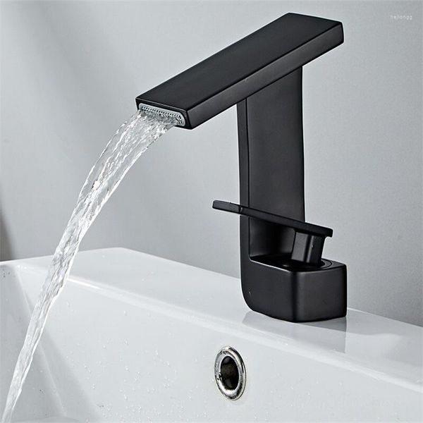 Rubinetti per lavandino del bagno Tutti i rubinetti a cascata in rame Lavabo nero Lavabo da appoggio Accessori per lavabo