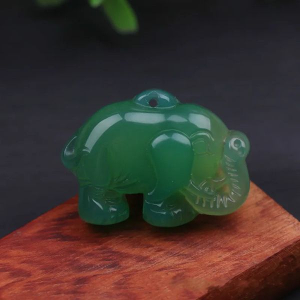 Calcedonio verde cinese naturale intagliato a mano con pendente in giada di elefante, gioielli di moda, collana di agata per uomo e donna
