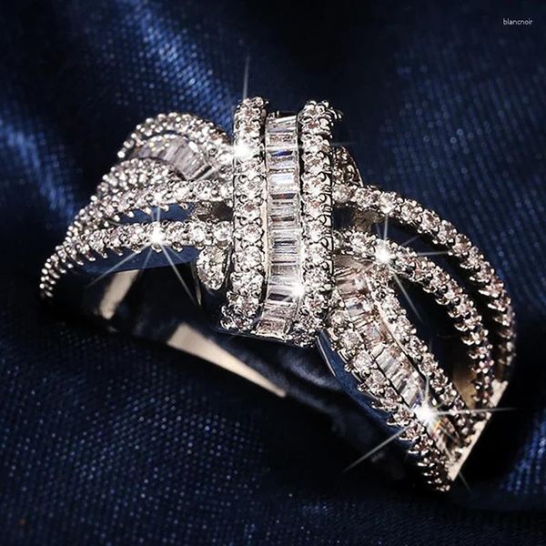 Anéis de casamento huitan fantasia arco em forma de mulheres luxo pavimentado cristal geométrico zircônia cúbica requintado presente de aniversário jóias