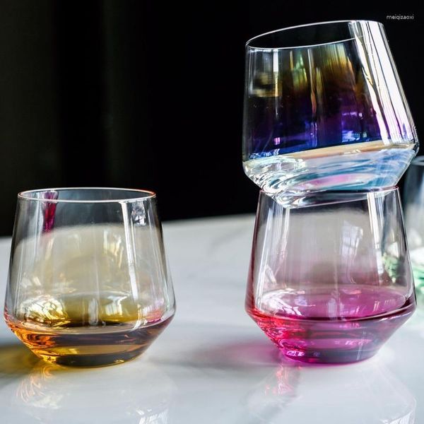 Bicchieri da vino in vendita in stile nordico semplice in vetro colorato per la casa, ristorante, tazza d'acqua, latte, bevande fresche