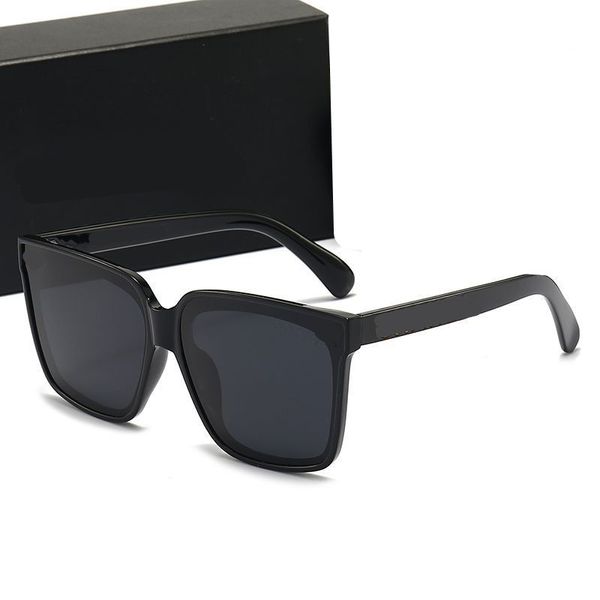 Дизайнерские солнцезащитные очки Классические очки Goggle Открытый пляж Солнцезащитные очки для мужчин и женщин Дополнительная треугольная подпись с коробкой