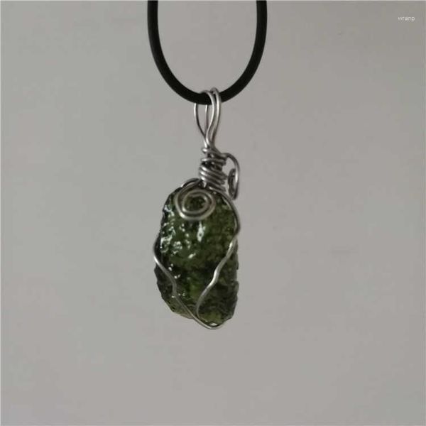 Colares de pingente Um Moldavite Natural Aerolites Verde Cristal Queda de Pedra Energia Apotropaic 4g-6g / Pcs Colar de Corda Livre