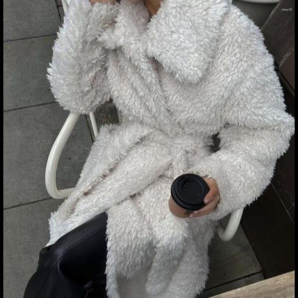 Cappotto lungo sintetico bianco in pelliccia da donna Giacca in lana di agnello ispessita da donna 2023 Cappotti larghi autunnali e invernali