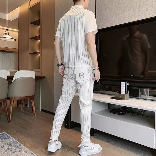 Homens Tracksuits Branco Top Calças Define Roupas Masculinas Listradas Básicas Soltas 2 Peça Outfit Novidade em Cool Alta Qualidade Camiseta Homem Chic Algodão Kpop 230928