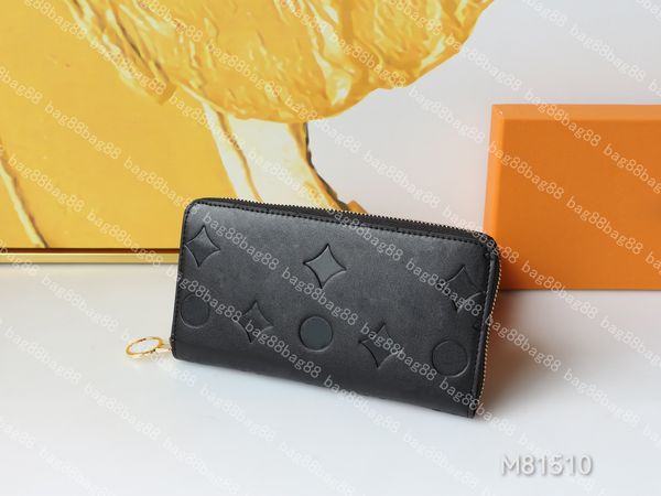 Carteira de designer masculina feminina Zippy Wallet com abertura em corrente apresenta três compartimentos espaçosos dentro de uma bolsa de moedas com zíper e 12 slots para cartões M81510