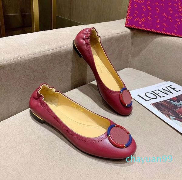 Mestolo con tacco piatto da donna di design Marchio di marca balletto moda pelle suola morbida fibbia singola Scarpe eleganti Comode scarpe da guida piatte