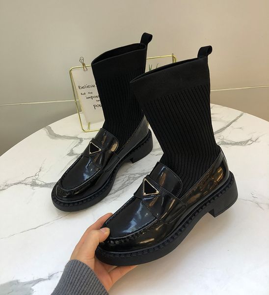 Botas de grife feminino Sapatos de moda de couro preto Triângulo invertido Womens Martin Boot de meia tornozelo com algodão quente Autumn Winter Pocket Shoe P7-3