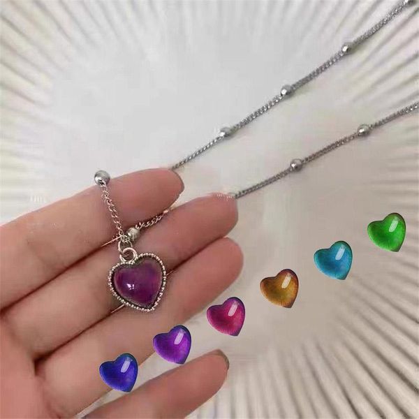 Collane con ciondolo Cuore colorato che cambia umore per le donne Ragazza Controllo della temperatura Collana a catena con clavicola Regalo di gioielli di moda