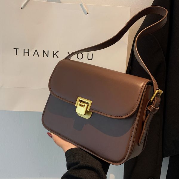 Akşam çantaları 2023 Yeni Tasarımcı Kadın Omuz Çantası Moda Kahverengi Çanta El Çantası Messenger Çanta Tiksi Tarzı Kadın Çanta Vintage Zarf Çanta Evrak Çantası