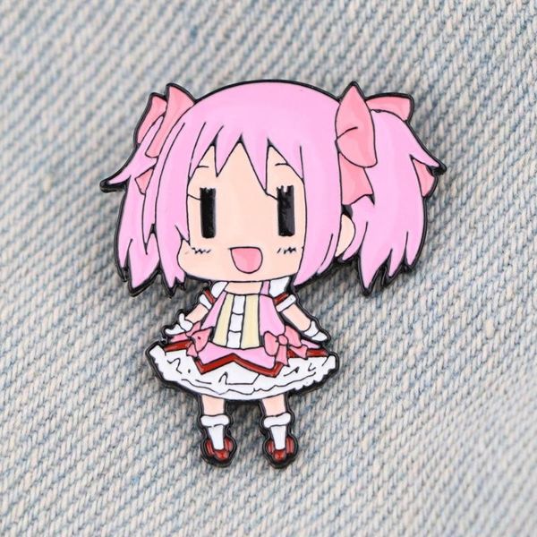 Spille Kaname Madoka Spille in metallo Distintivi sullo zaino Spilla da donna giapponese Gioielli Vestiti carini Risvolto Anime Accessori moda Regali