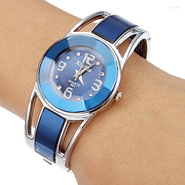 Relógios de pulso 2023 Venda a pulseira Xinhua assista a mulheres de aço inoxidável
